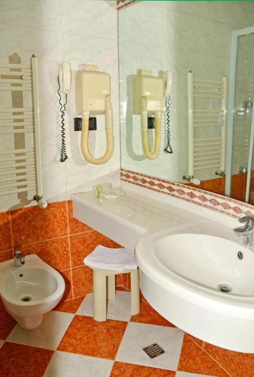 Single Room,1209361771:JPEG